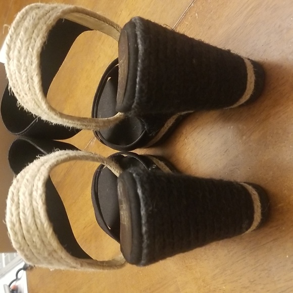 LAUREN Ralph Lauren Elena wedge sandals. - Picture 5 of 8